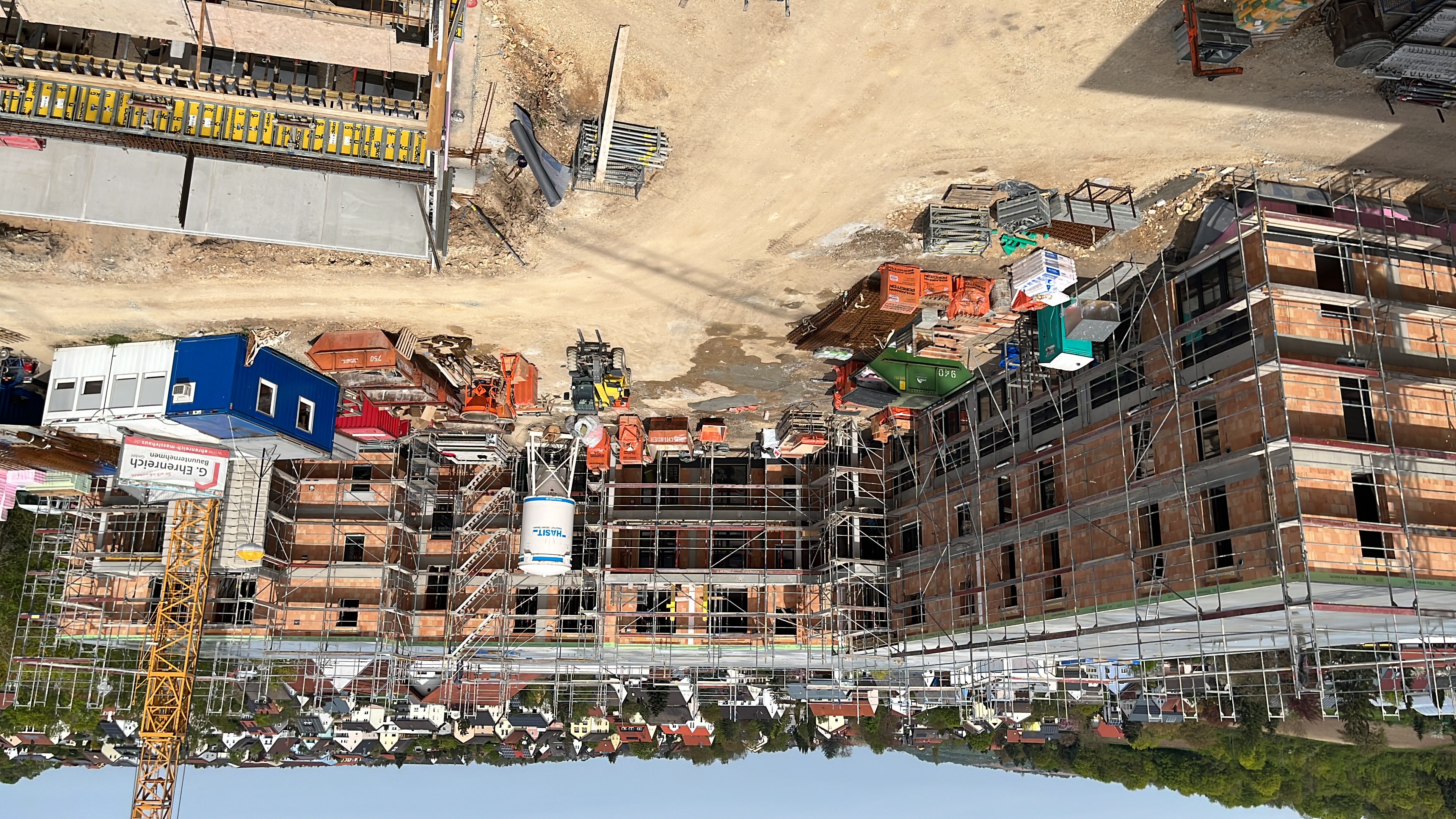 Mehrfamilienhäuser Burglengenfeld im Rohbau – Decken, Wände, Treppen und Balkone aus Betonfertigteilen der Sebald GmbH