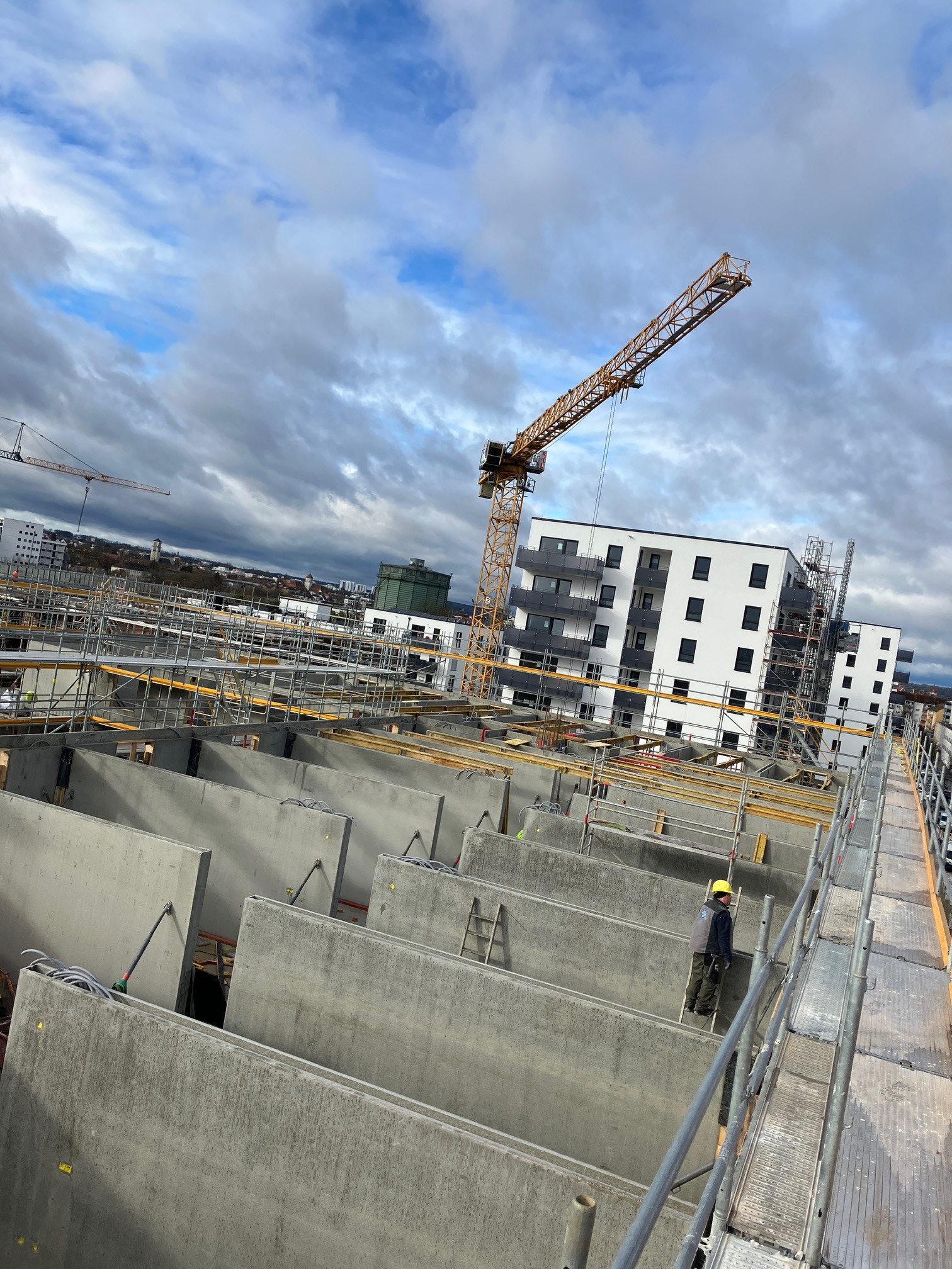 Studentenwohnheim im Candis-Quartier Regensburg – versetzte Doppelwände im Rohbau, Betonfertigteile der Sebald GmbH