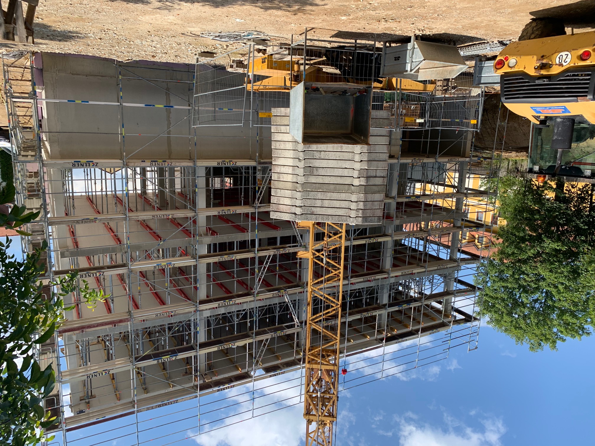 Finanzamt Waldmünchen im Rohbau – Elementdecken und Doppelwände aus Betonfertigteilen der Sebald GmbH
